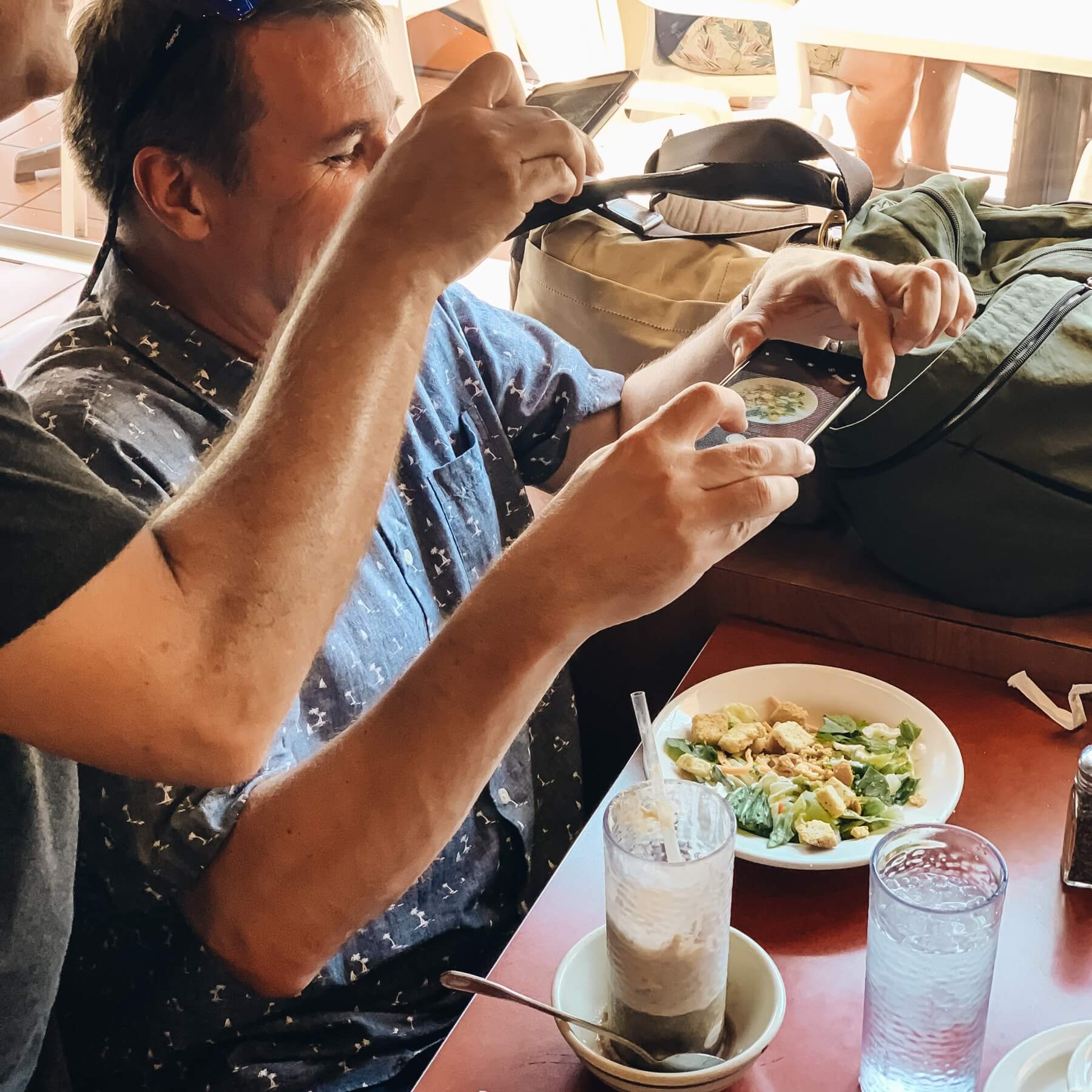 food photography using mobile phones with friends 2023 11 27 04 54 05 utc.jpg